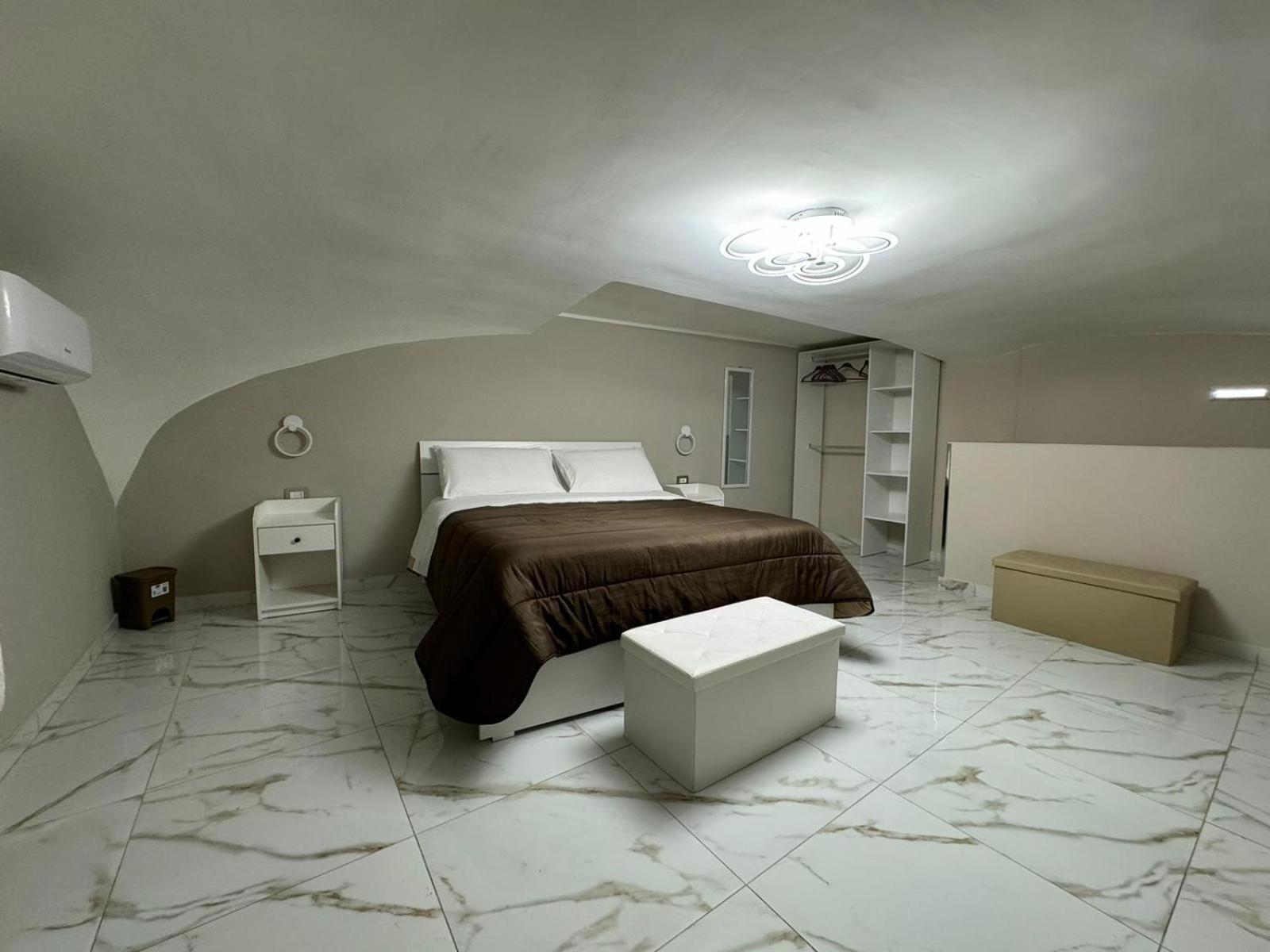 Pizzaiola'S Home Napoli Bagian luar foto
