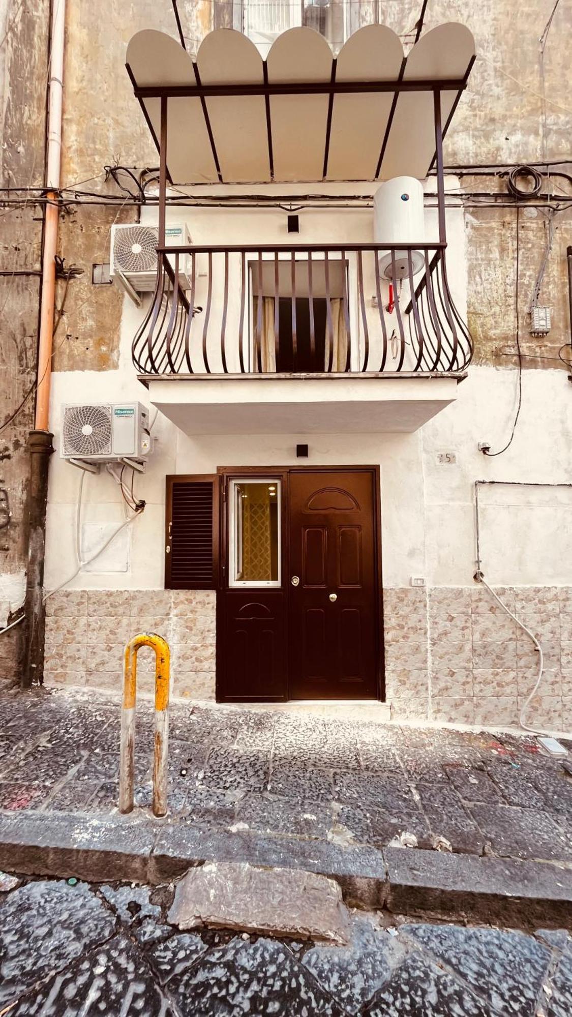 Pizzaiola'S Home Napoli Bagian luar foto