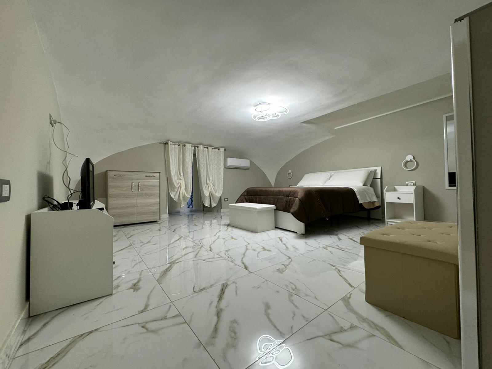 Pizzaiola'S Home Napoli Bagian luar foto