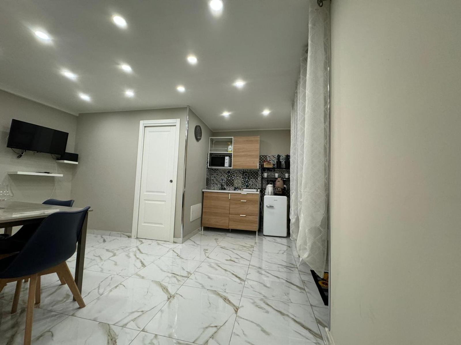 Pizzaiola'S Home Napoli Bagian luar foto