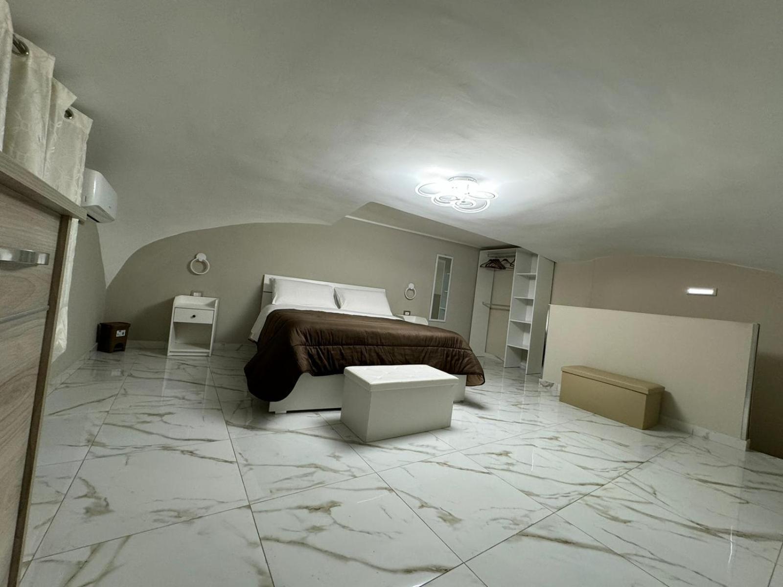Pizzaiola'S Home Napoli Bagian luar foto
