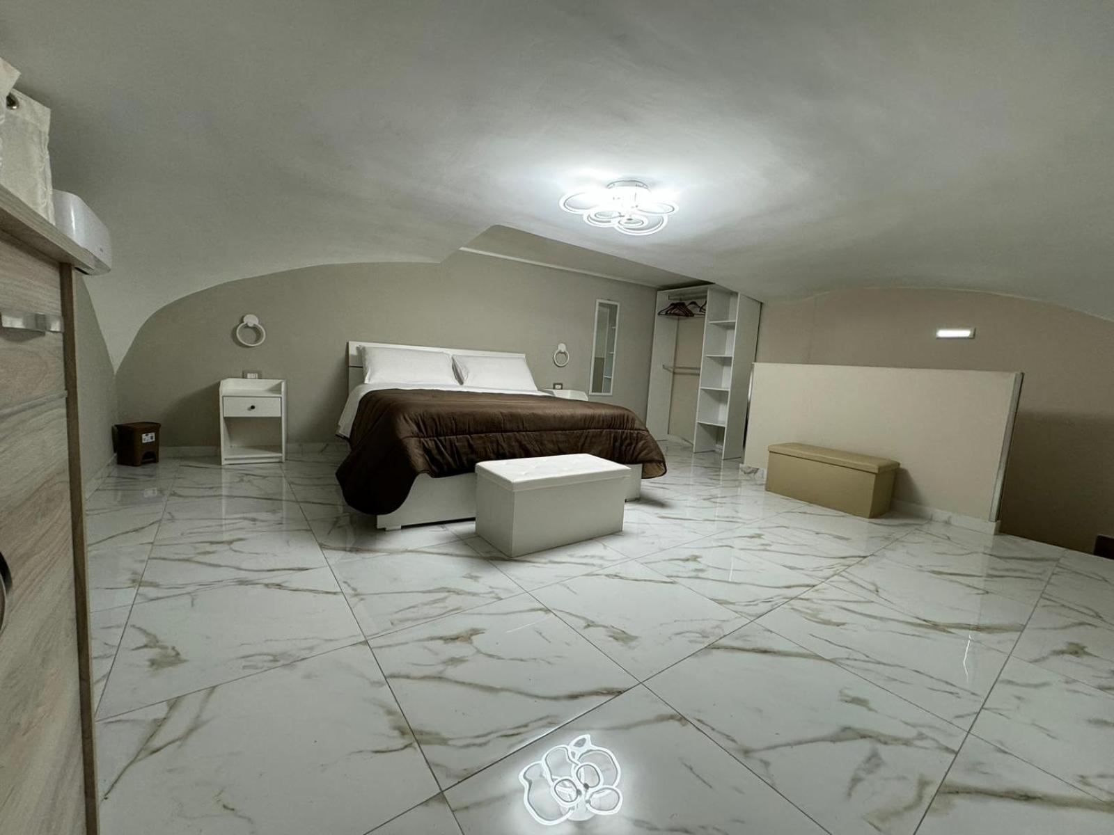 Pizzaiola'S Home Napoli Bagian luar foto