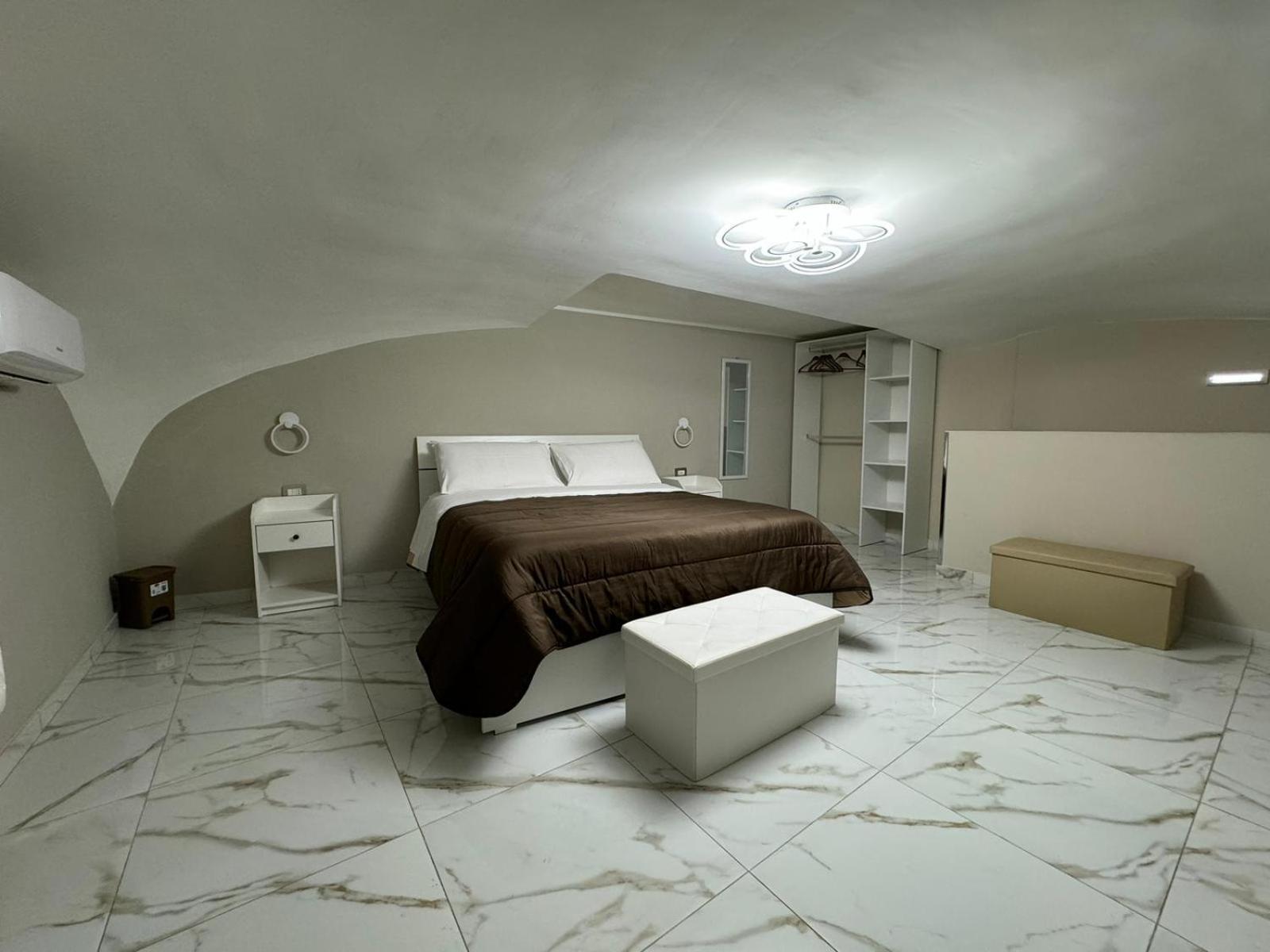 Pizzaiola'S Home Napoli Bagian luar foto