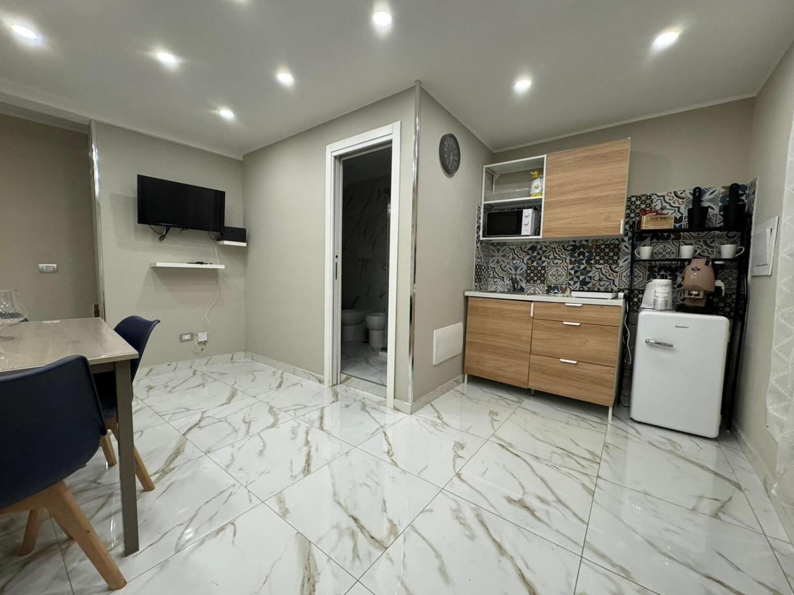 Pizzaiola'S Home Napoli Bagian luar foto