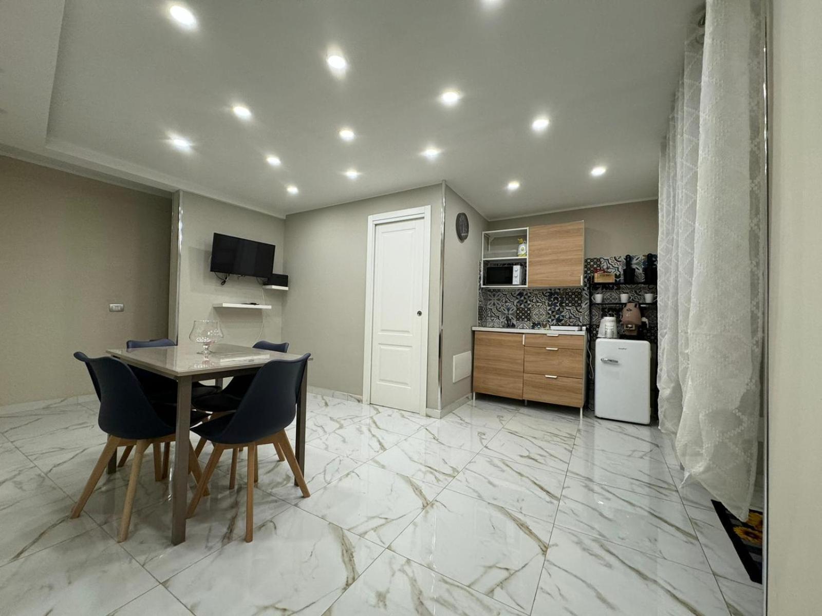 Pizzaiola'S Home Napoli Bagian luar foto